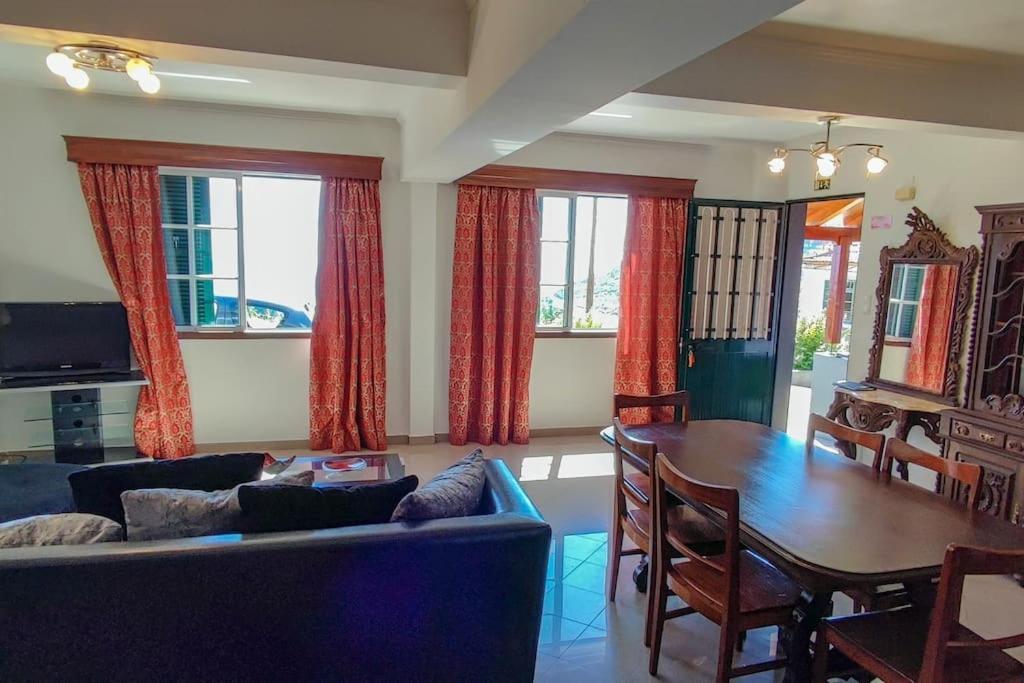 The Funny And Relax Apartment With Terrace & View Arco da Calheta  Eksteriør bilde